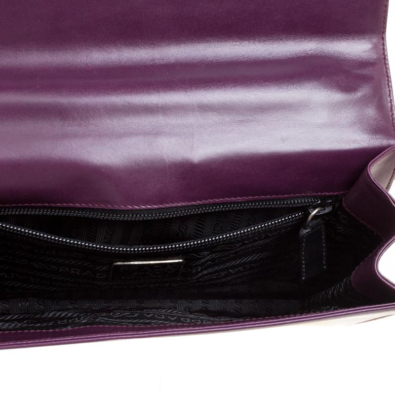 Prada Purple Leather Flap Shoulder Bag In Good Condition In Dubai, Al Qouz 2