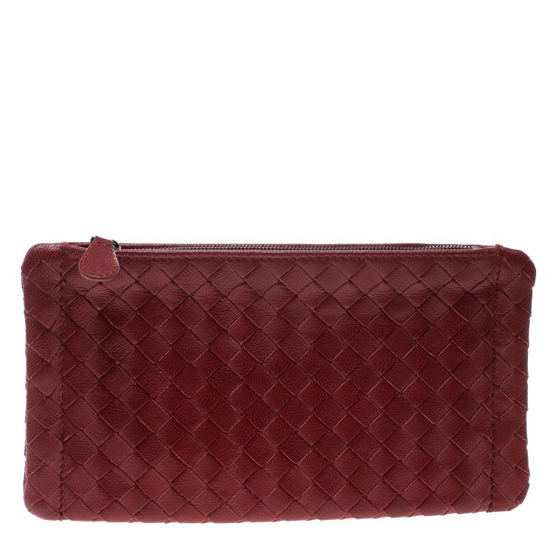 This pouch from Bottega Veneta will serve multiple purposes, from storing your cosmetics to using it during your travels. It has been crafted from leather in their intrecciato weave pattern and equipped with a fabric interior.

Includes: Original