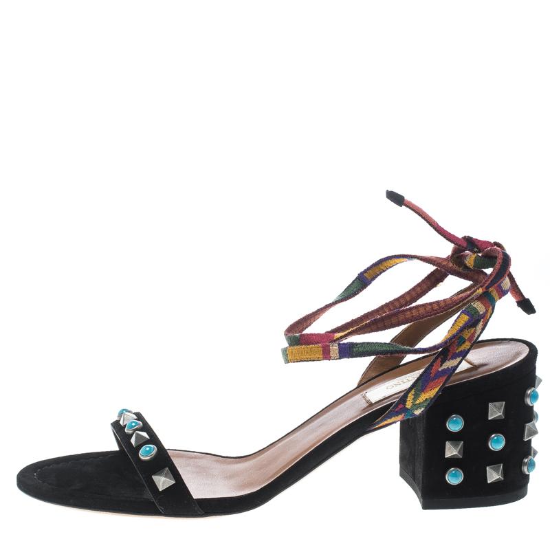 A perfect mix of elegant fashion and sensuous style, these Valentino sandals come crafted from black suede and detailed with their pyramid studs and cabochon beads on the frontal strap and low block heels. These visually stunning sandals come with