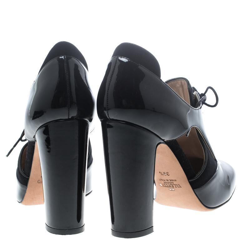 Valentino Black Patent Leather and Velvet Lace Up Spectator Oxford Pumps Size 39 In Good Condition In Dubai, Al Qouz 2