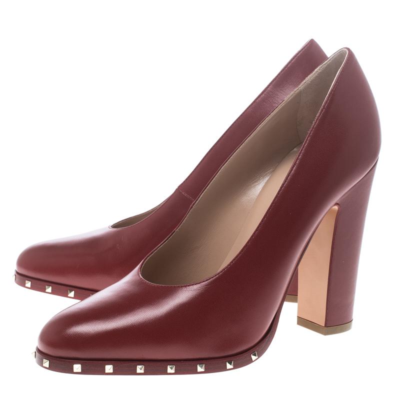 Valentino Red Leather Soul Rockstud Block Heel Pumps Size 38 In New Condition In Dubai, Al Qouz 2
