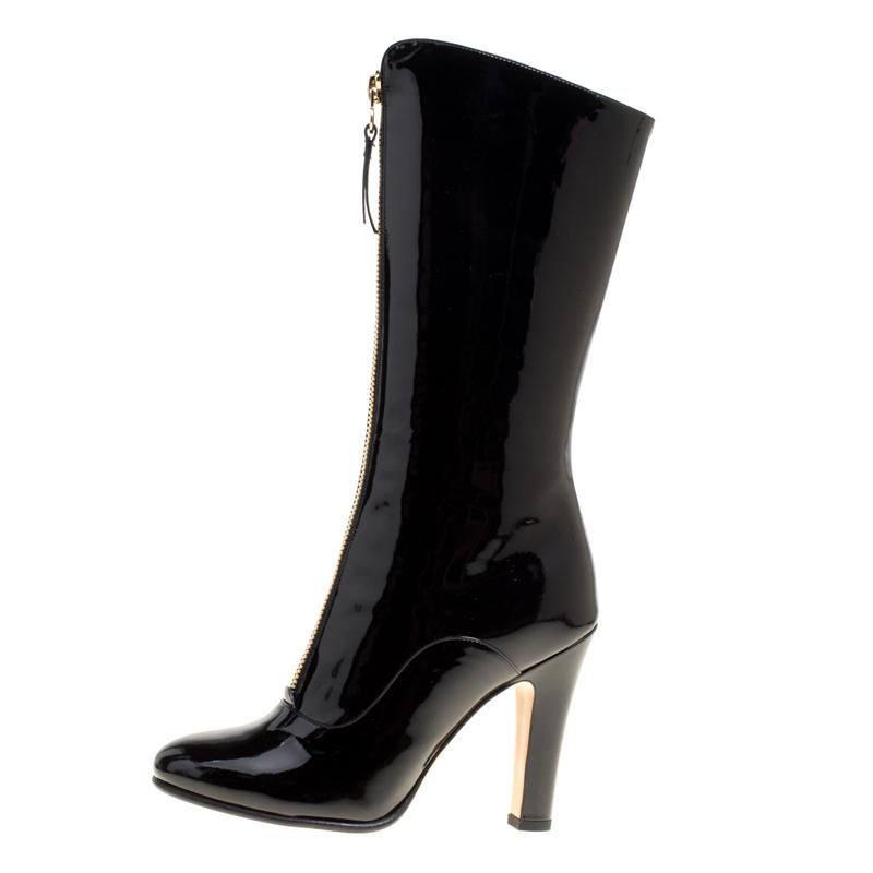 You're ready to conquer the world with these ravishing mid calf boots from Valentino. These black beauties are crafted from patent leather and come with an 11.5 cm block heel. They flaunt round toes, a gold zip detailing in the centre and