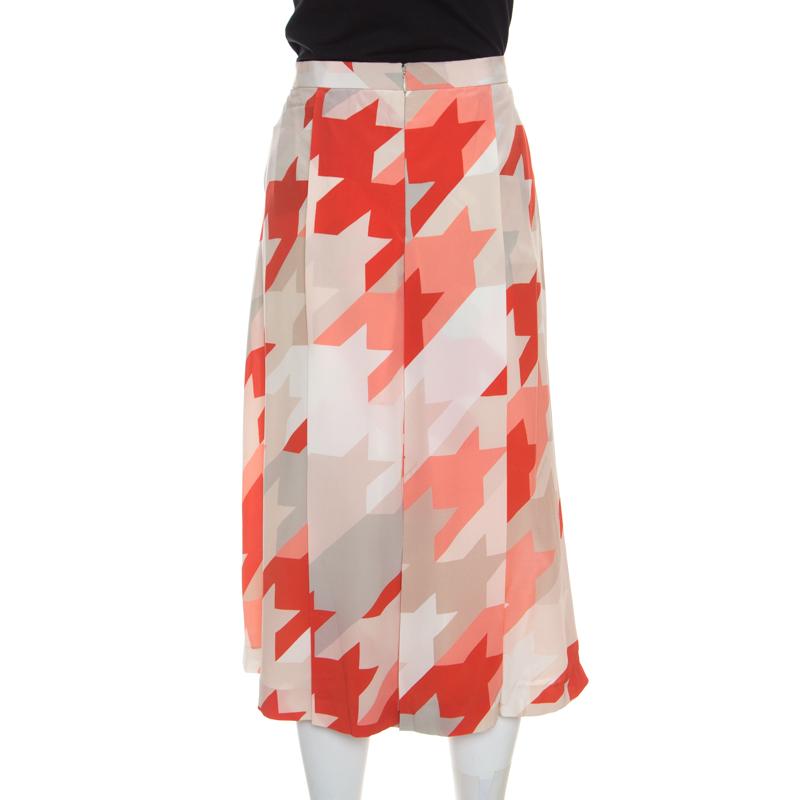 Skirts never go out of style and this Salvatore Ferragamo skirt proves just that. The creation is made of 100% silk and features a multicolour houndstooth pattern all over it. It flaunts a pleated silhouette and comes equipped with a concealed zip