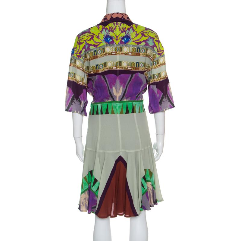 Etro is known to bring out unique and creative designs and it yet again succeeds with this lovely shirt dress. The Italian creation is made of a blend of fabrics and features a multicolour abstract printed pattern over it. It flaunts a collared