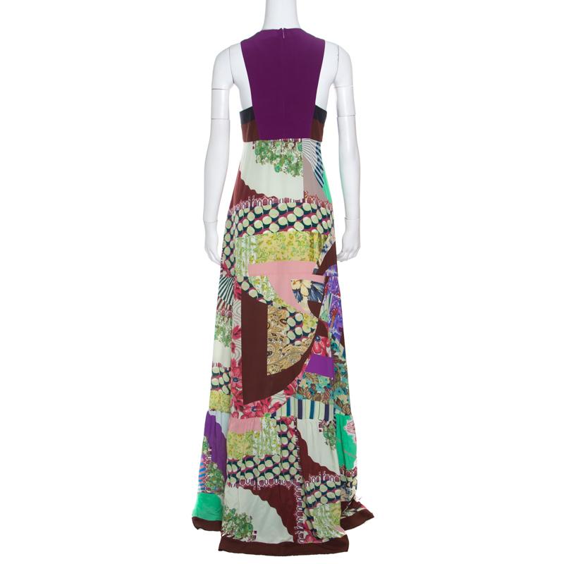 The elegant and practical appeal of this sleeveless dress from Etro makes it a pleasant choice for your casual looks. It is graced with a fabulous silhouette featuring a multicoloured printed design all over. Exuding a diva-like feel, this dress is