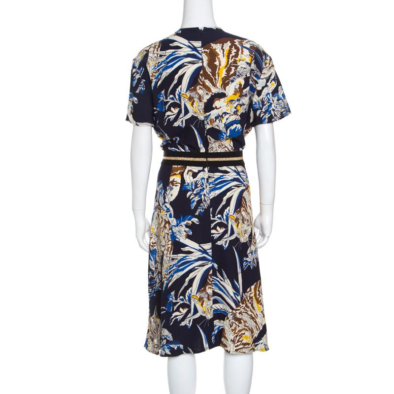 Stella McCartney's Petra dress belongs to their Pre-Fall 2016 collection which was dominated by cat prints. This dress in likewise fashion flaunts a bold print that stands out against the navy blue base. The striped waistline, relaxed sleeves and
