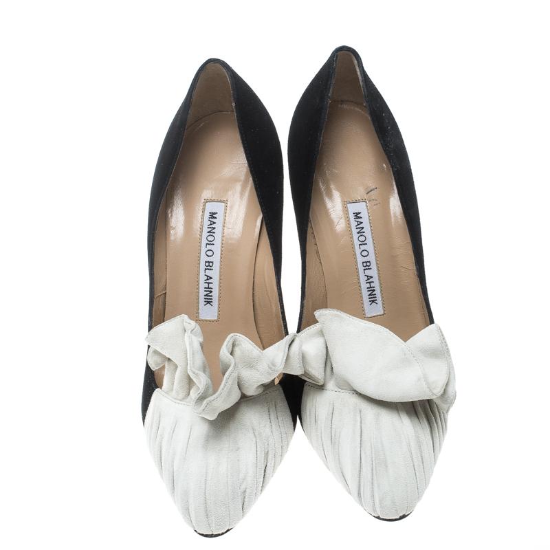 These stunner of pumps from Manolo Blahnik are a pair that evokes marvellous reactions from people. The monochrome pumps have a suede exterior with Arleti frill vamp creating a feminine appeal. Complete with 9.5 cm high stiletto heels, team these