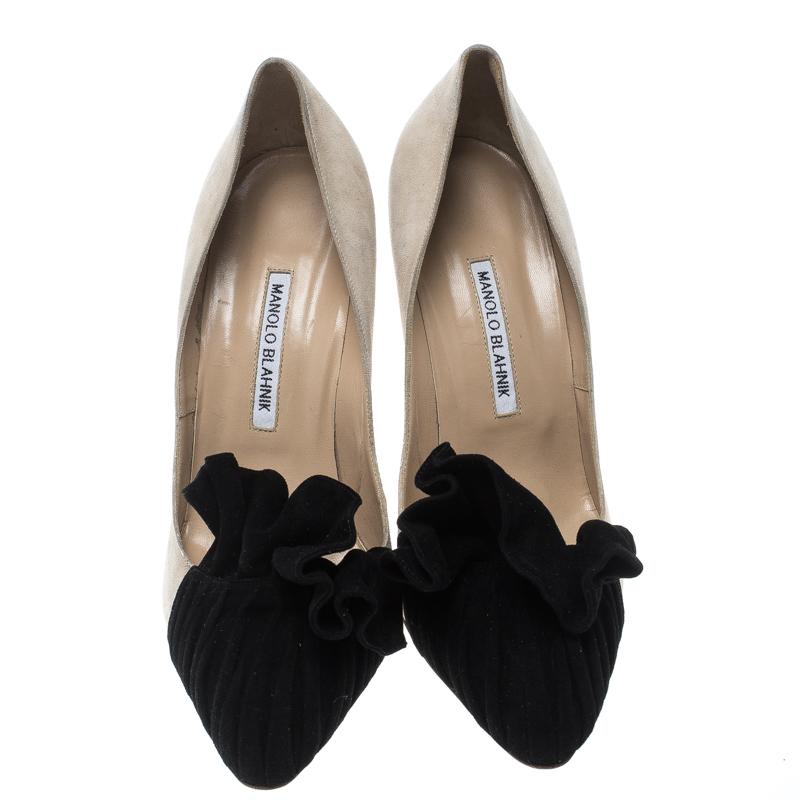 Your search for a chic, stylish and sophisticated pair of pumps ends with this ethereal one from Manolo Blahnik. These beige Arleti pumps are crafted from suede and feature a closed toe silhouette. They flaunt a gorgeous pleated frill detailing on