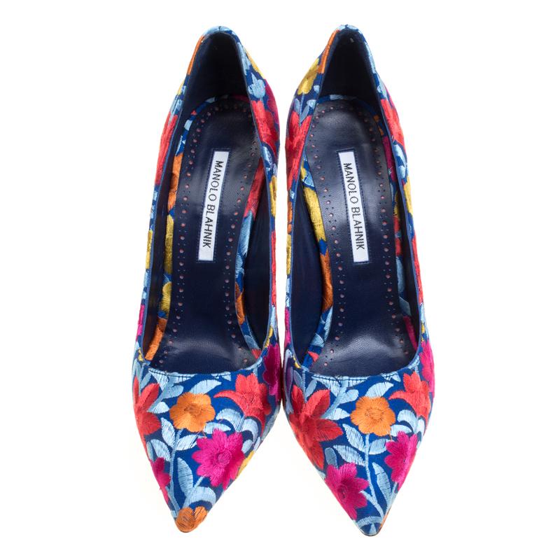 You'll easily transition from season to season with these gorgeous BB Flore pumps from Manolo Blahnik. These pumps are crafted from multicolour floral embroidered fabric and flaunt pointed toes, comfortable leather lined insoles and 10.5 cm stiletto