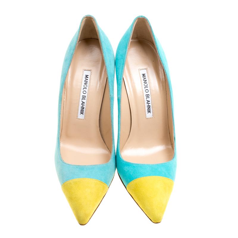 Do modern chic with these Bipunta pumps from Manolo Blahnik. Crafted with aqua blue suede, the pointed toes of the pair have been styled with contrasting yellow hue that makes this otherwise subtle piece, groovy and playful. It is graced with high