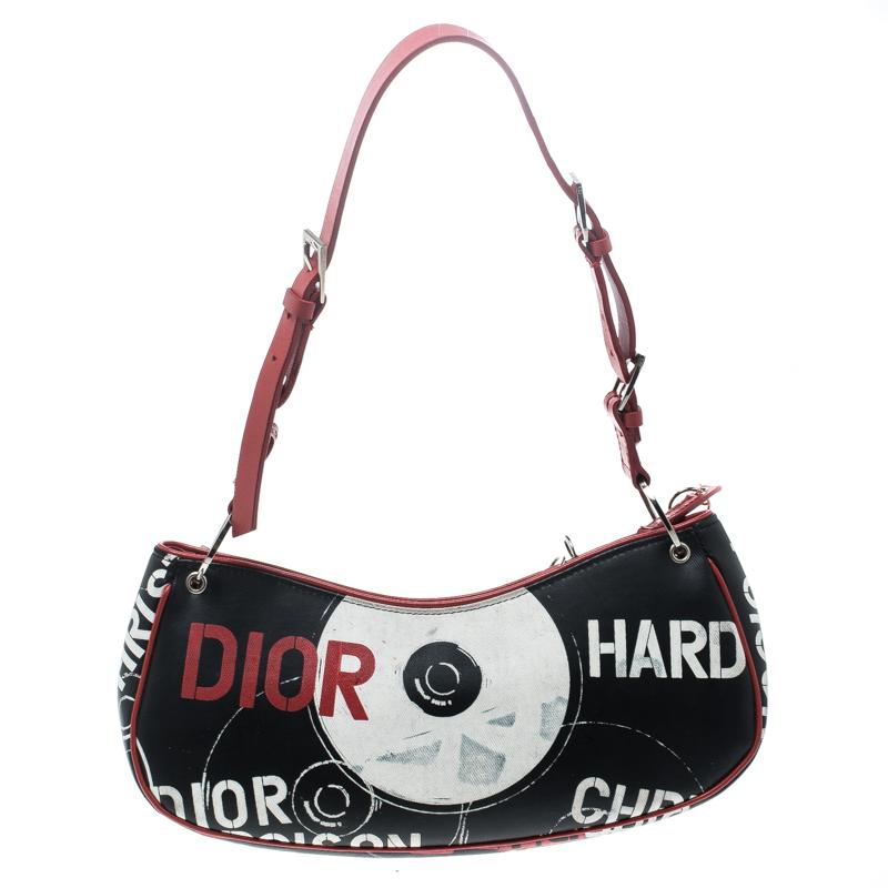 Quirky, stylish and very modern, this J'adore Poison bag from Dior is worth every penny you spend and will instantly fetch you compliments. It is crafted from a multicolour coated fabric that features the brand's as well as its style name on it. It