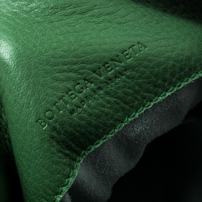 Bottega Veneta Green Leather Braided Handle Hobo In Good Condition In Dubai, Al Qouz 2