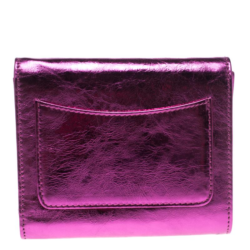 Chanel Metallic Pink Foil Leather Bow Compact Wallet In New Condition In Dubai, Al Qouz 2