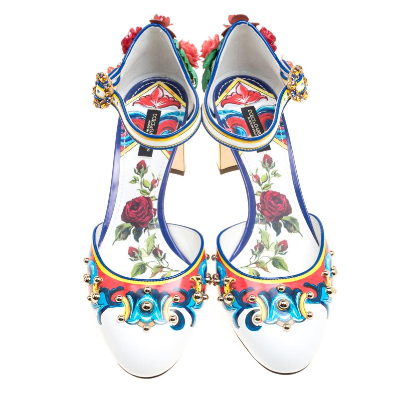 Blossoming with flowers in true Dolce and Gabbana style exuding a Bohemian vibe, these mary jane pumps are an eye-catching pair that will fetch you a throng of compliments whenever flaunted. The round toe pair is beautified with colourful scrolls