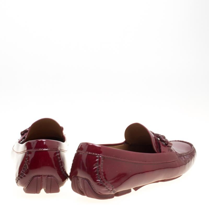Salvatore Ferragamo Cherry Red Patent Leather Mason Gancio Bit Loafers Size 38.5 In Good Condition In Dubai, Al Qouz 2