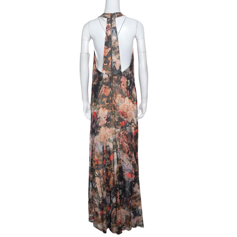 A lovely dress that offers you both comfort and style, this Alice + Olivia creation is fabulously crafted with an impressive maxi length. It is fashioned in a sleeveless style with a race back and features a jungle safari print all over. The