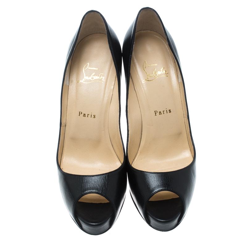 Stand out from a crowd in this gorgeous pair of Louboutins that exude high fashion with class! Crafted from leather, these black Vendome pumps feature a peep toe silhouette. They flaunt comfortable leather lined insoles, 12.5 cm heels and concealed