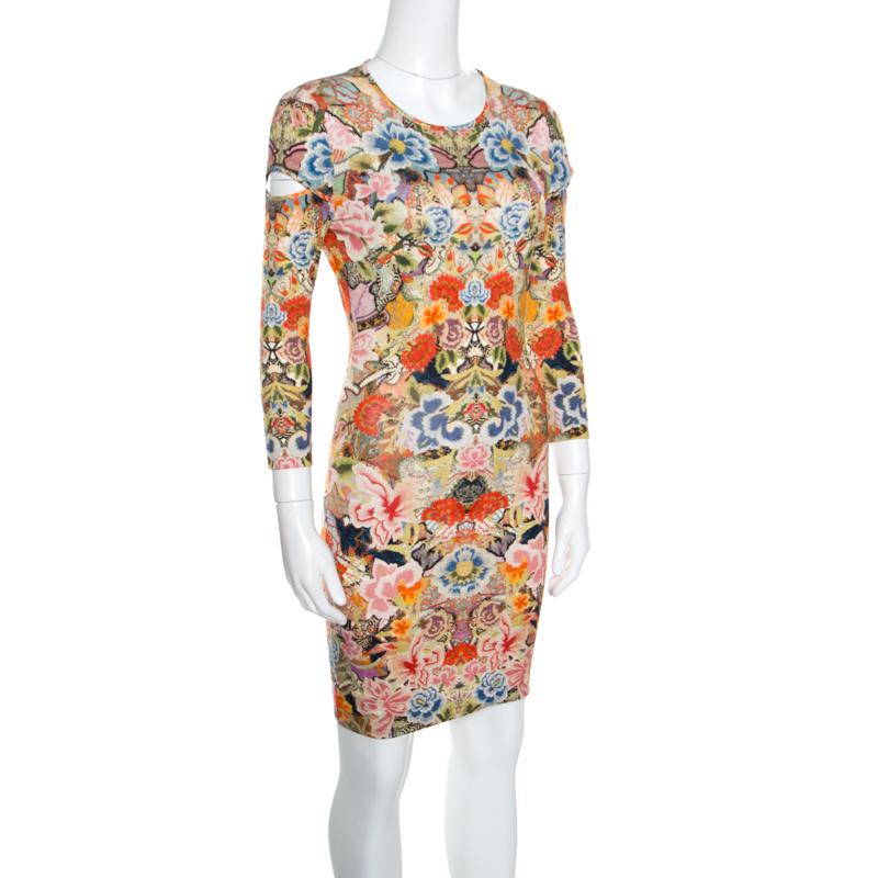 This Alexander McQueen bodycon dress is sure to make you stand out and make an impression! It is made of a rayon blend and features a lovely floral printed pattern all over it. It flaunts a round neckline, three-quarter sleeves with a cutout