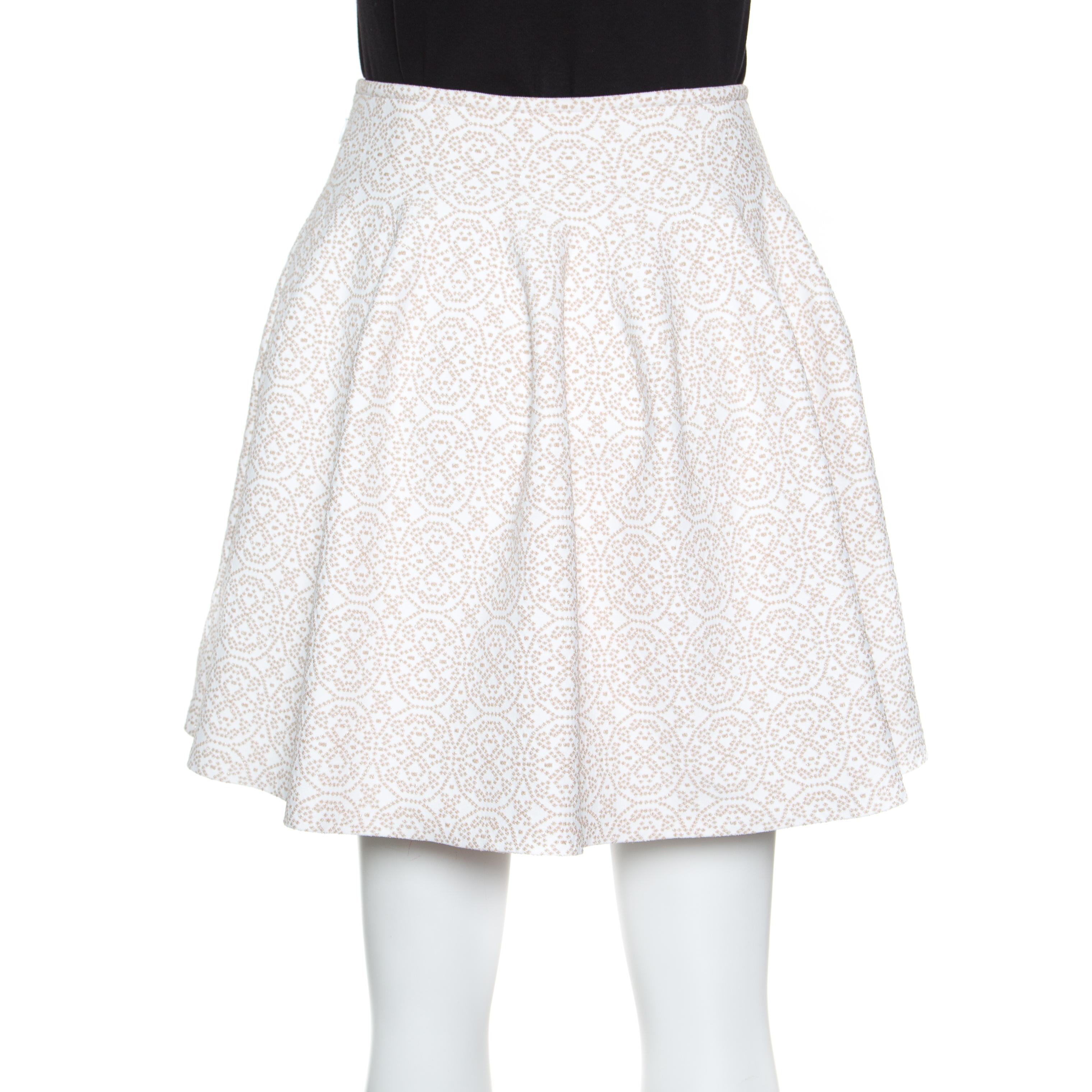 How stylish is this mini skirt from Alaia! Tailored from quality materials, the skirt carries a beige shade with gorgeous jacquard patterns all over. You can team it with a simple top and sneakers or high heels.

Includes: The Luxury Closet