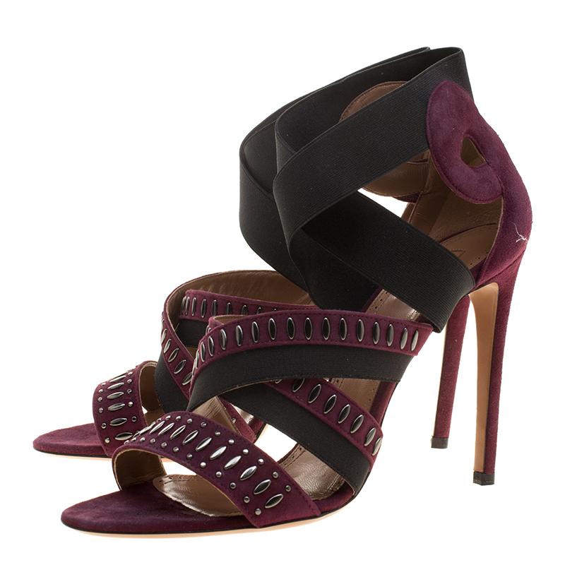 Alaia Bordeaux Studded Suede Cross Strap Peep Toe Sandals Size 41 In New Condition In Dubai, Al Qouz 2