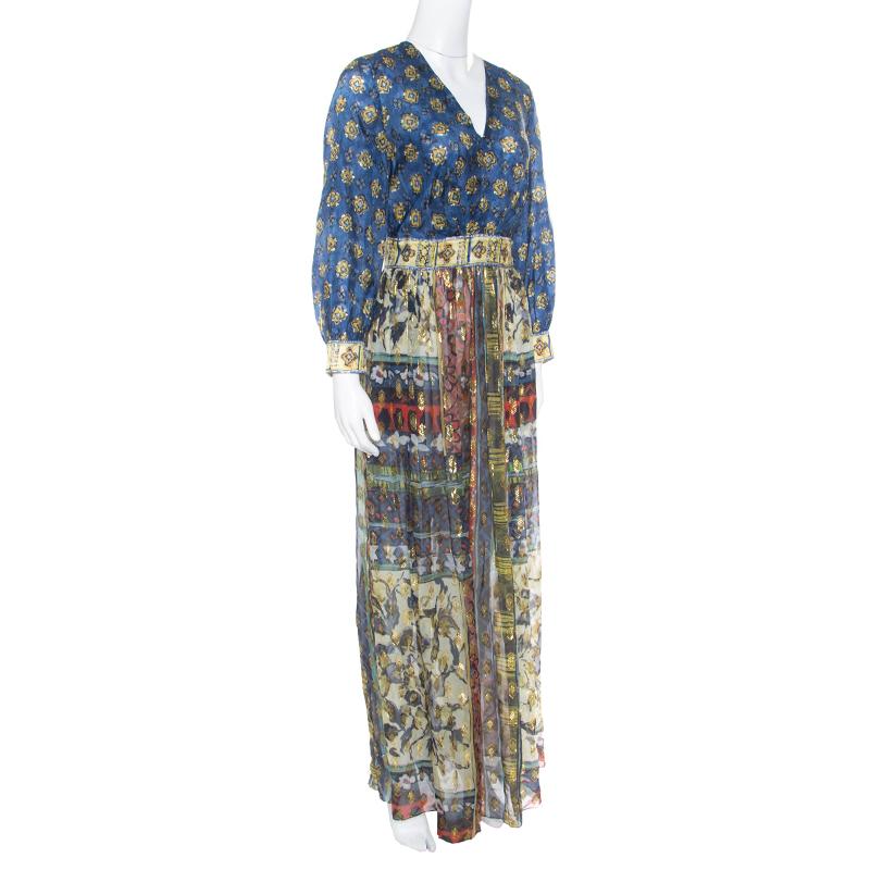 Look spell-binding in this stunner of a dress from Alberta Ferretti. Flaunting long sleeves, a V neckline and prints with lurex jacquard detailing all over, the maxi dress will give you a fabulous look. It can be assembled with flats or high