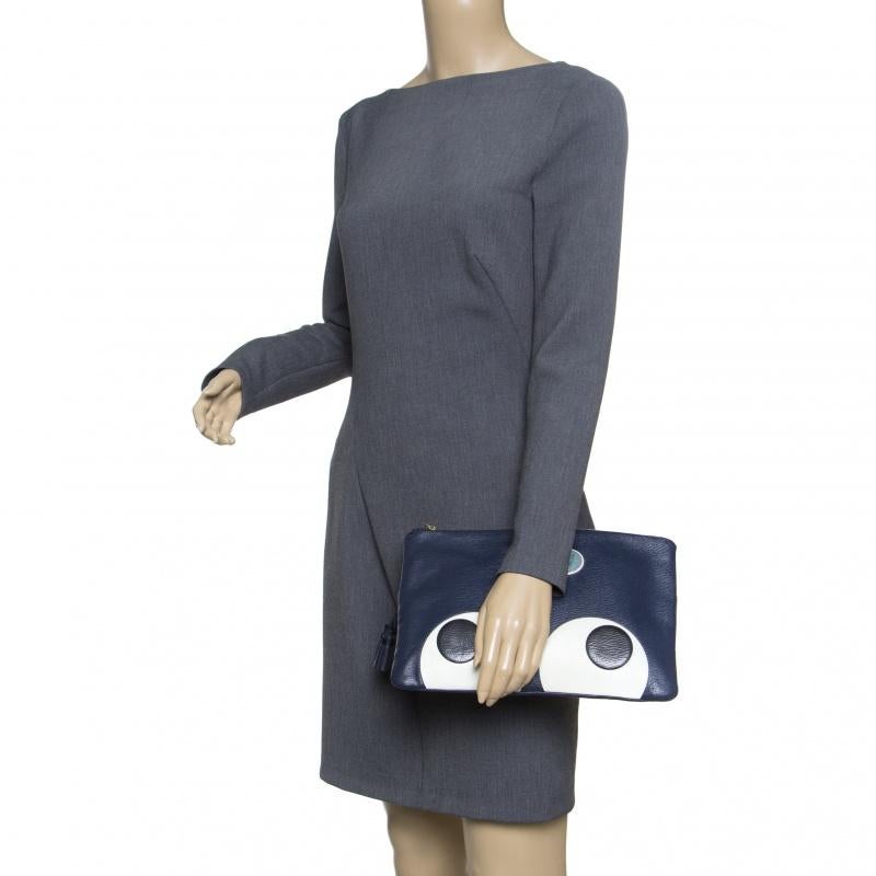 Quirky, fun and stylish, this Georgiana clutch from Anya Hindmarch is sure to impress the crowds and make you the centre of attraction. This navy blue clutch is crafted from leather and features big eyes and a thought bubble creatively detailed on