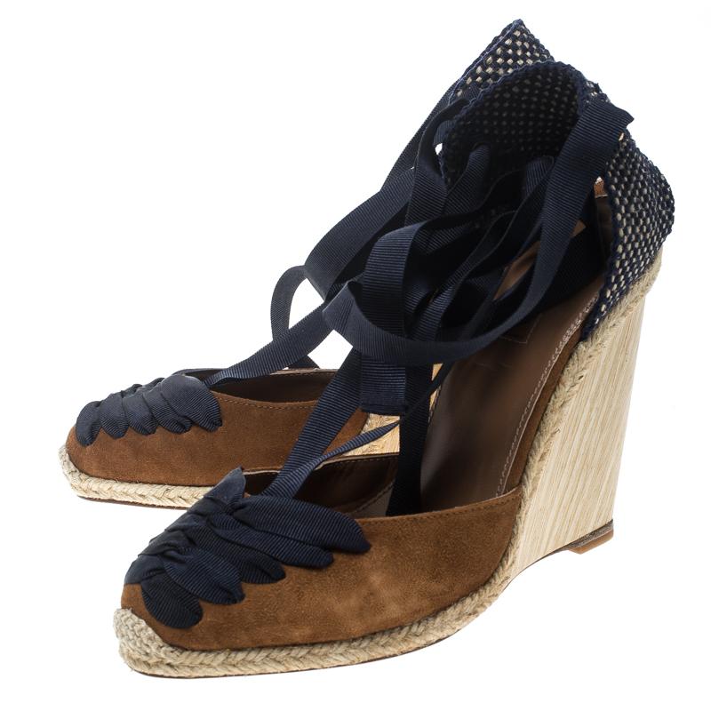 Aquazzura Brown/Navy Blue Suede and Grosgrain Malibu Wedge Espadrille Sandals Si In Excellent Condition In Dubai, Al Qouz 2