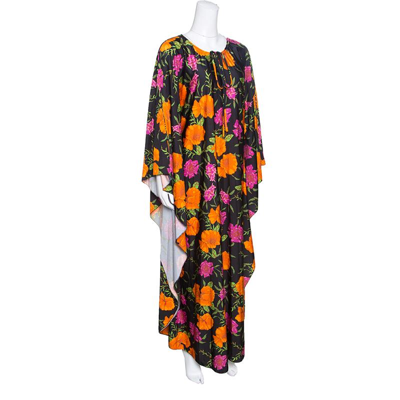 This kaftan dress from Balenciaga is gorgeous! It is tailored from quality fabrics and designed with floral prints all over, a floor-length hem and a tie neckline.


Includes: The Luxury Closet Packaging



