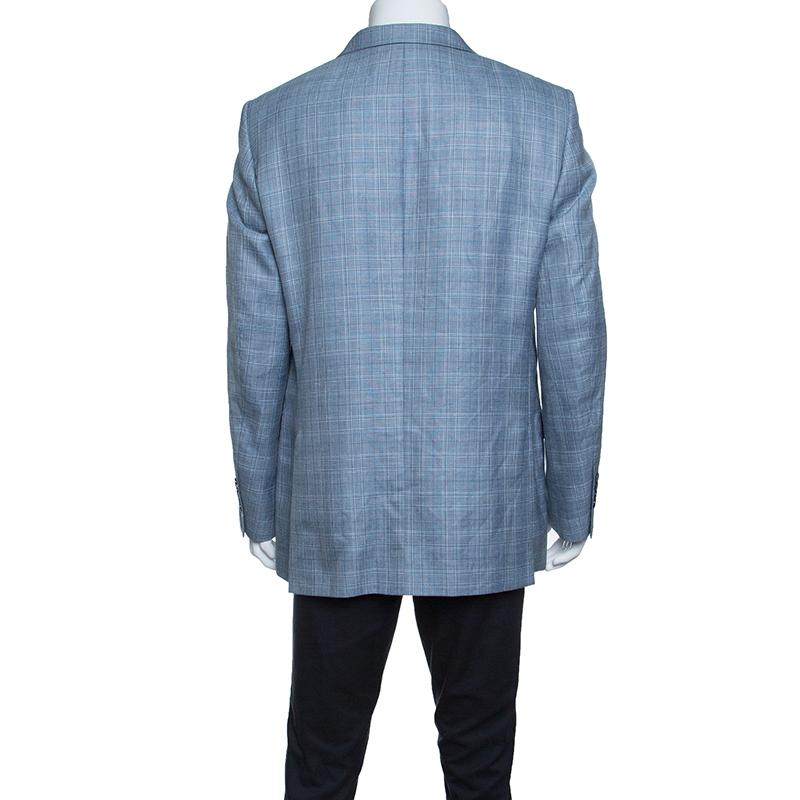 Add a relaxed, refreshing touch to your look with this blazer from Balmain. A well-tailored piece, this one is crafted with a blend of wool, silk and linen in breezy blue hue. It has two buttoned closure with notched lapels and long sleeves. Styled