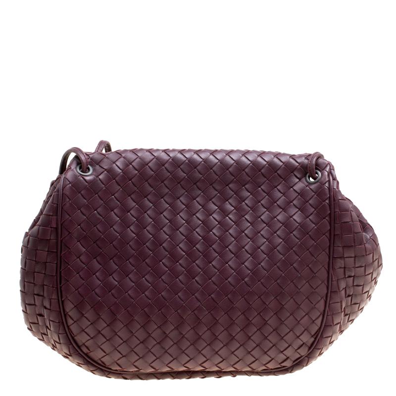 Bottega Veneta Burgundy Intrecciato Leather Drawstring Flap Crossbody Bag In Good Condition In Dubai, Al Qouz 2