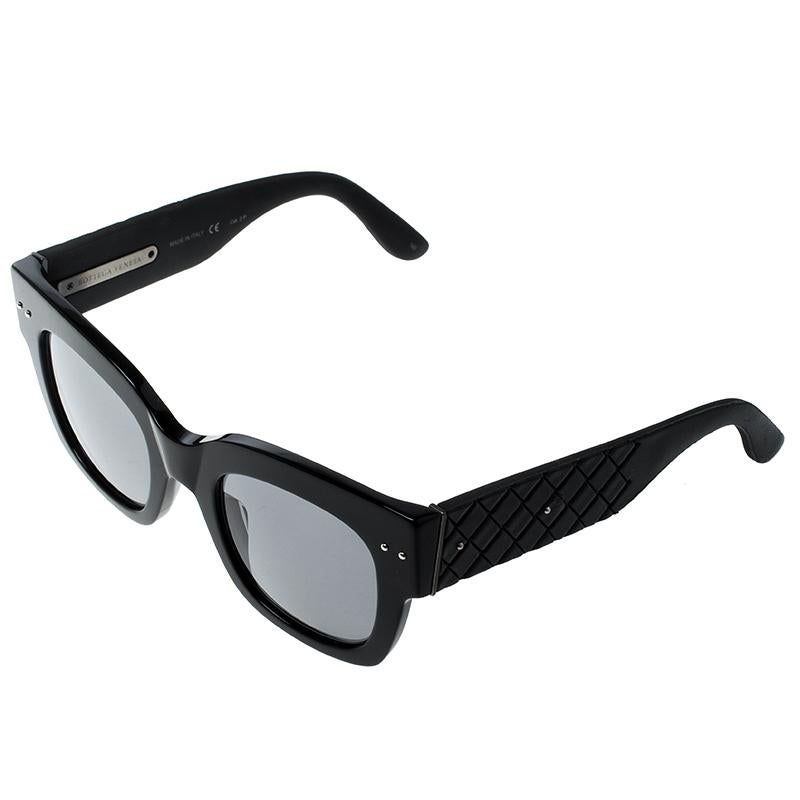 Bottega Veneta Black BV0007S Wayfarer Sunglasses In Good Condition In Dubai, Al Qouz 2