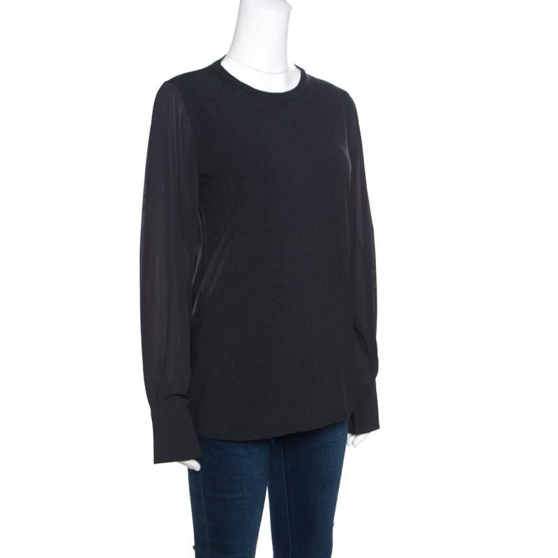 This grey T-shirt from Brunello Cucinelli is perfect for your minimalistic style! It is made of a cotton blend and features a round neckline and long silk sleeves. Pair it with denims and ballet flats for a fun outing with friends.

Includes: The