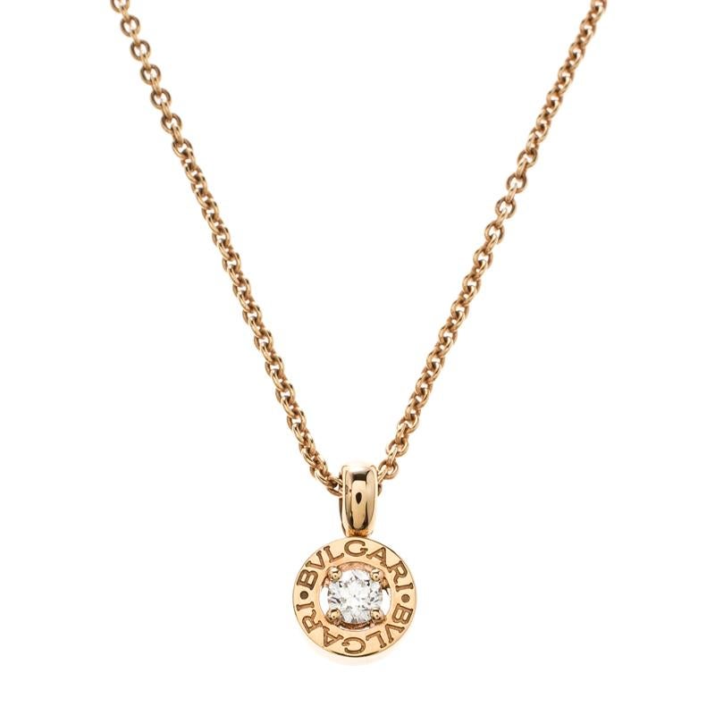 For the woman who has a refined taste for fine jewellery, Bvlgari brings them this immaculately crafted necklace which is a beautiful blend of contemporary fashion and vintage style. It has been made from 18K yellow gold. The pendant has a rather