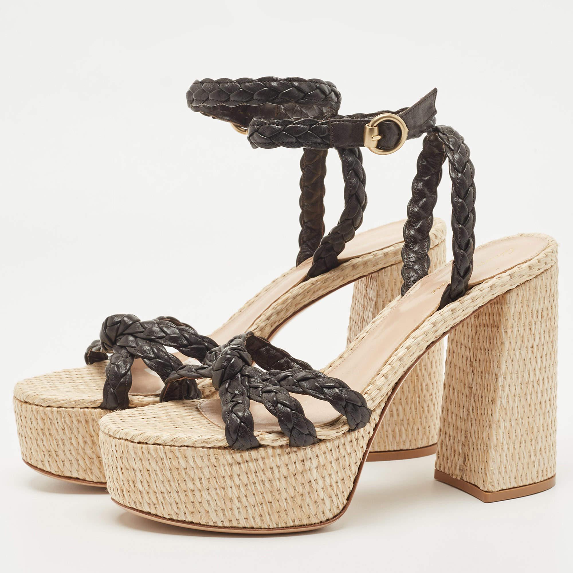 Ces sandales encadreront vos pieds de manière élégante. Fabriquées à partir de matériaux de qualité, elles présentent un design élégant et des semelles intérieures confortables.

