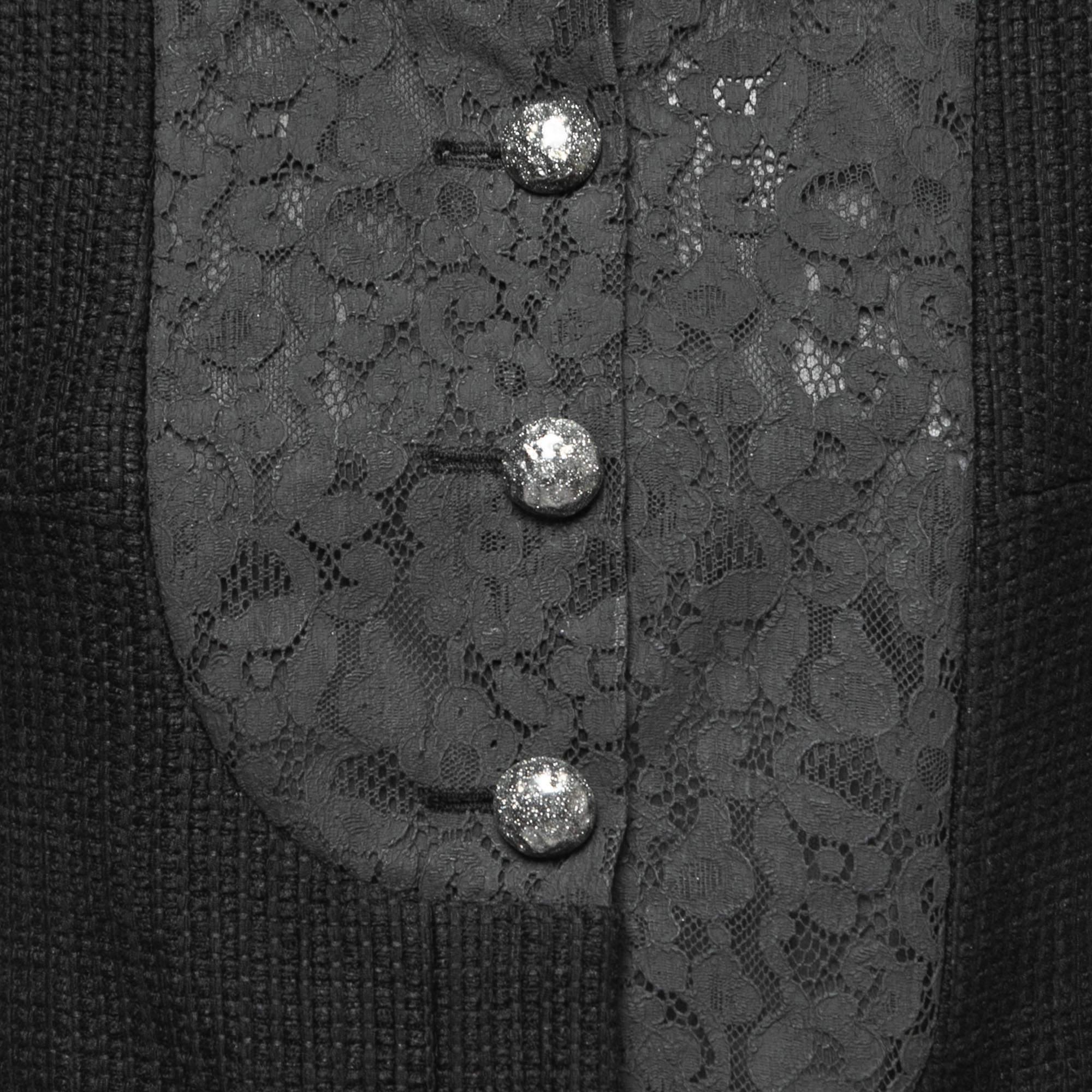 Giacca senza colletto in cotone e pizzo nero di Chanel In condizioni ottime in vendita a Dubai, Al Qouz 2