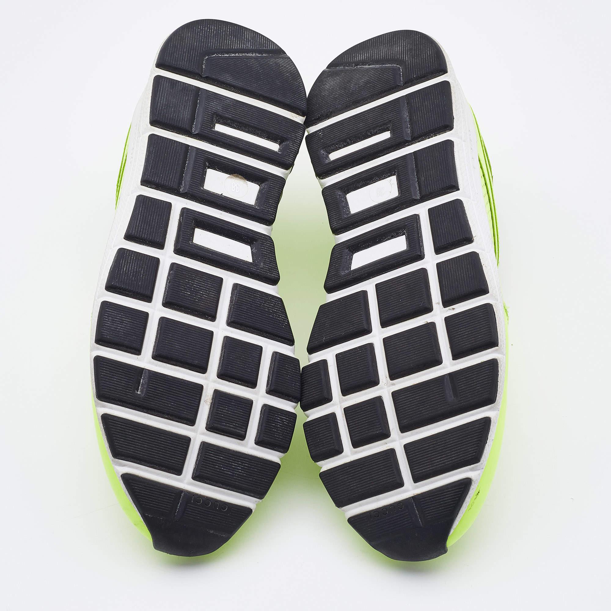 Gucci: scarpe da ginnastica in pelle traforata verde neon taglia 38 in vendita 1