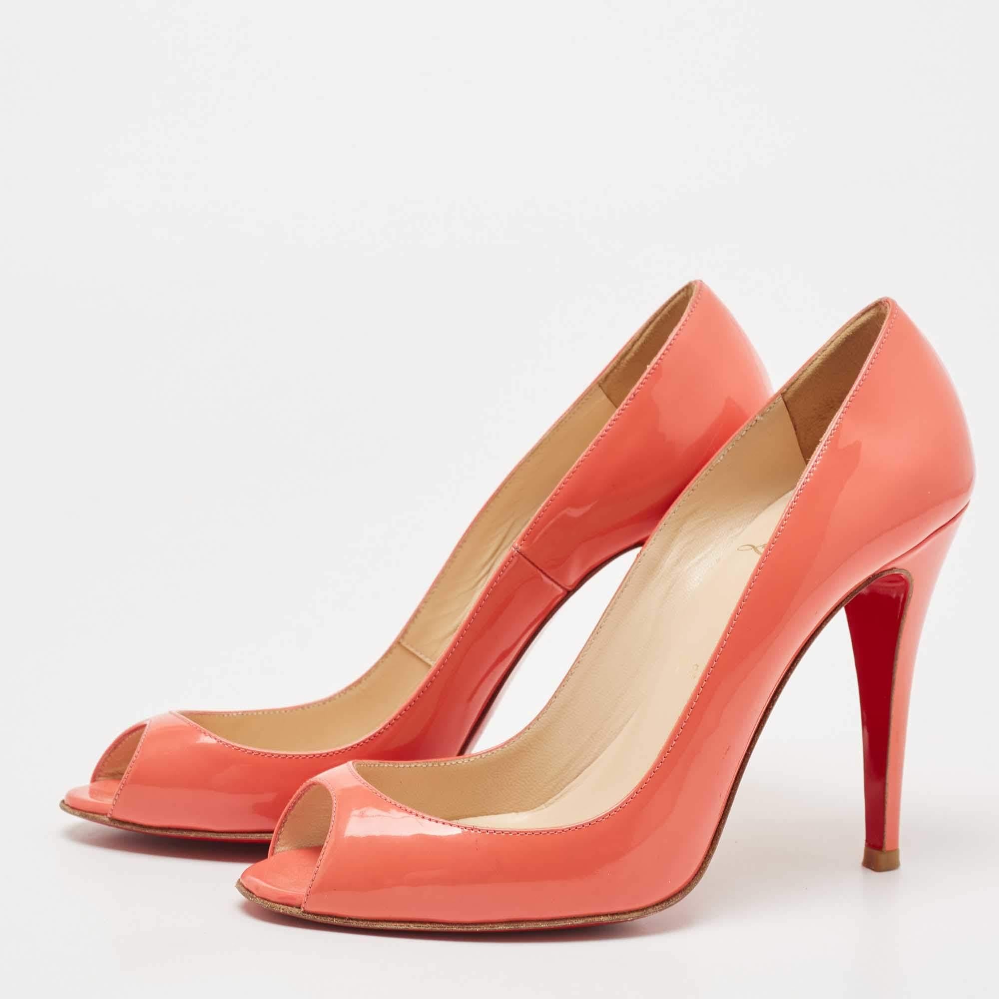 Christian Louboutin Bombas Flo de charol rosa Talla 37 en Bueno estado para la venta en Dubai, Al Qouz 2