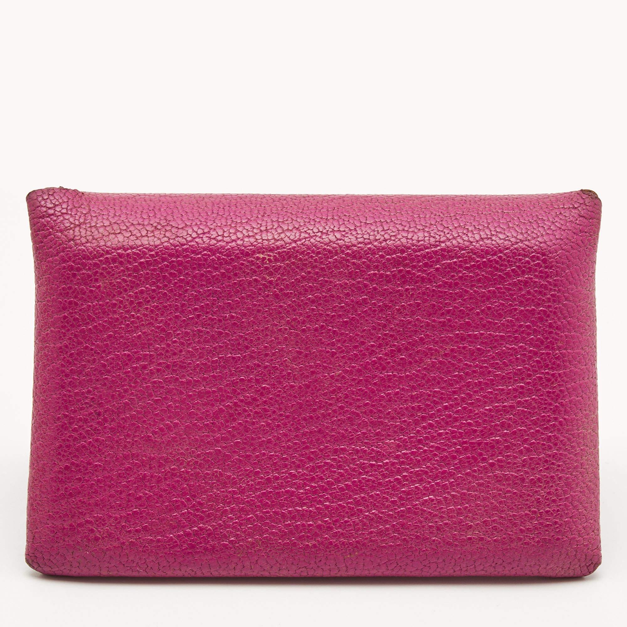 Hermes Porte-cartes Calvi en cuir Mysore Cyclamen Chevre État moyen - En vente à Dubai, Al Qouz 2