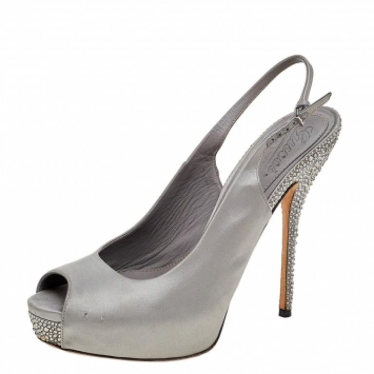 Sandales Gucci à bout ouvert et plateforme ornées de cristaux gris, taille 39 Pour femmes en vente