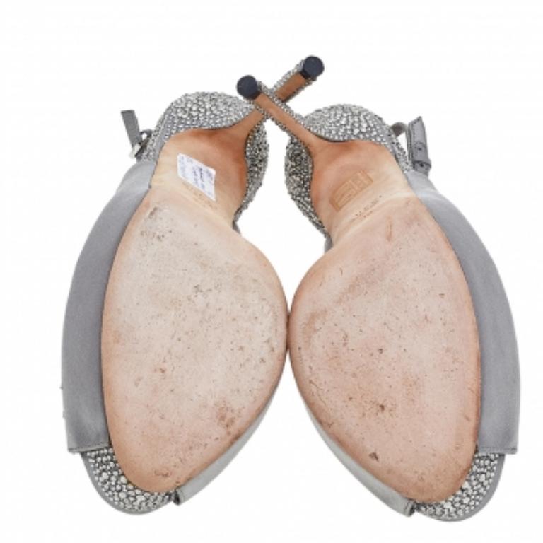 Sandales Gucci à bout ouvert et plateforme ornées de cristaux gris, taille 39 en vente 1