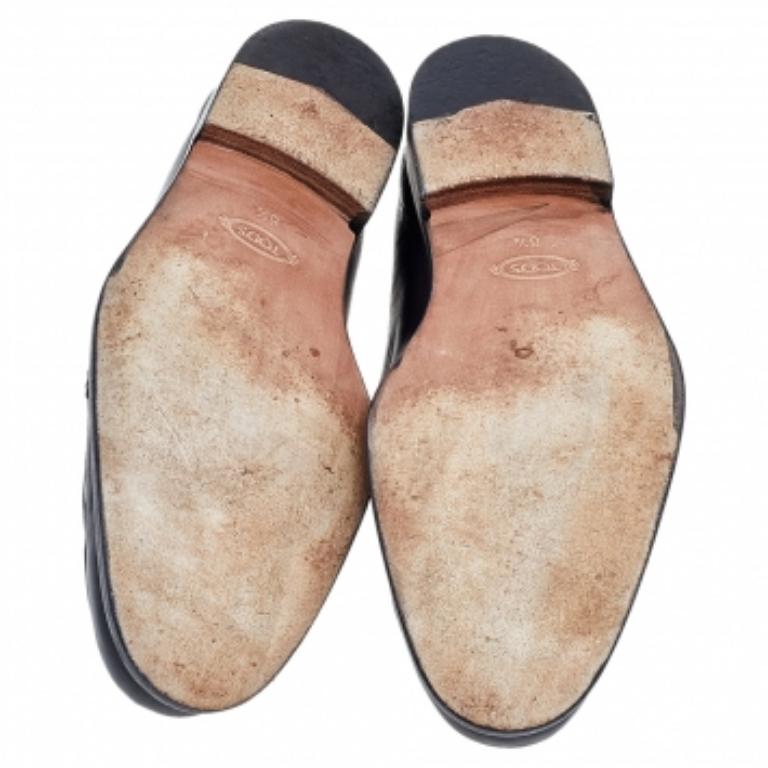Nero Mocassini Tod's in pelle nera taglia 42,5 in vendita