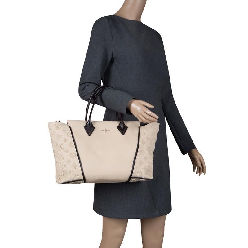 The timeless luxury of a beautiful Louis Vuitton piece will never go unnoticed, and just like that this W PM bag is a perfect blend for classic luxury and unique statement. Crafted in beige cachemire calfskin leather, this beautiful bag features a