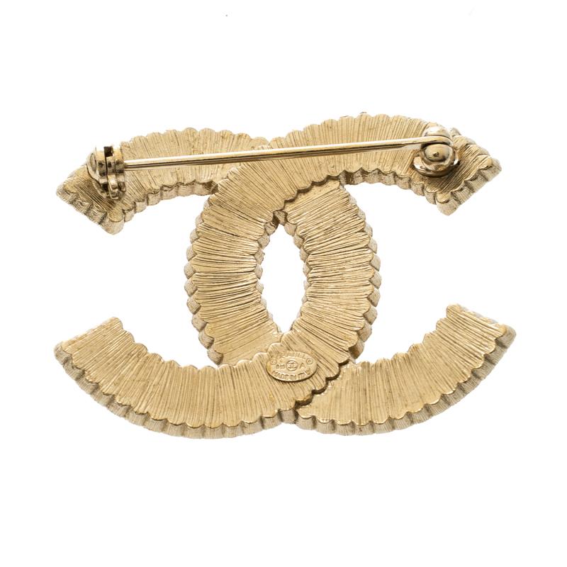 This distinctive and luxurious pin brooch by Chanel is the best accessory for any of your elegant evening wear ensembles. It is cut to the label's iconic intertwined CC logo design which is coated with enamel and outlined with beautiful crystal