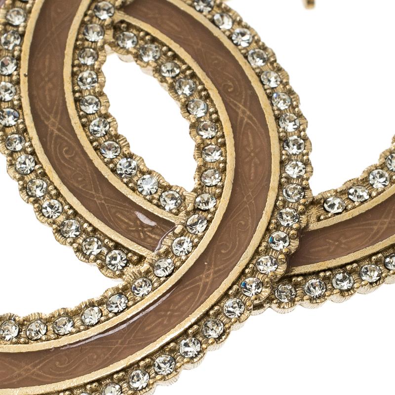 Chanel CC Enamel Crystal Embellished Gold Tone Pin Brooch In Excellent Condition In Dubai, Al Qouz 2