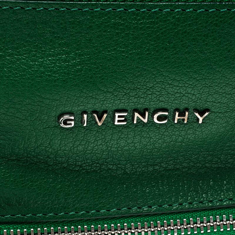 Givenchy Green Leather Pandora Clutch In Excellent Condition In Dubai, Al Qouz 2