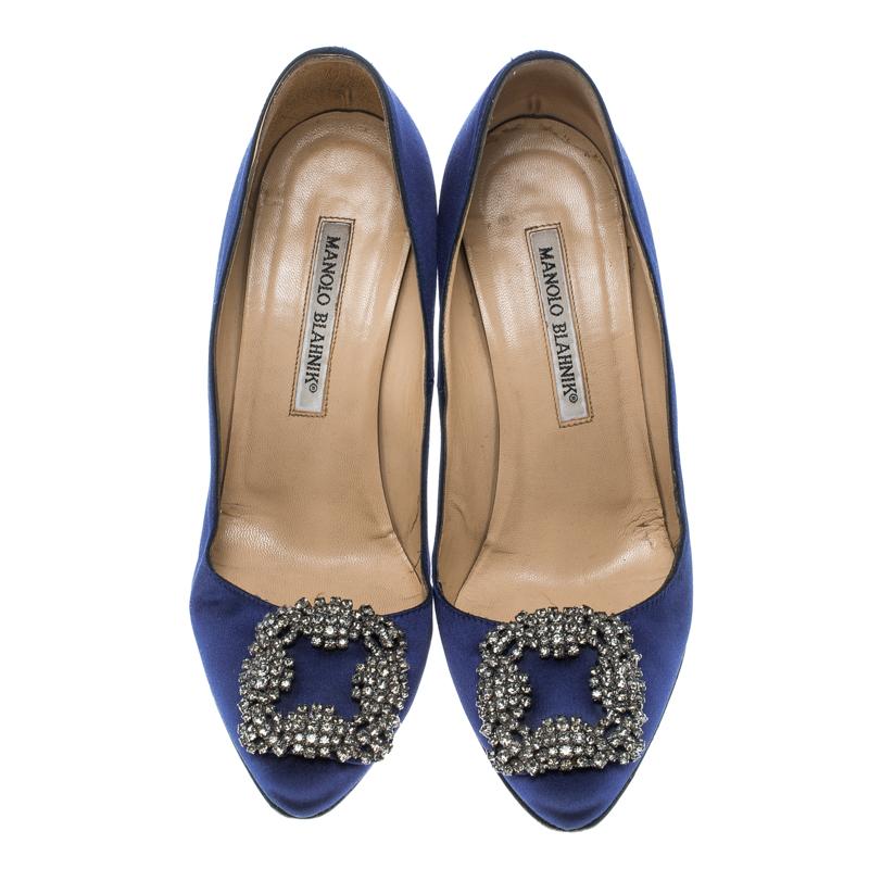 These pumps by Manolo Blahnik are for modern queens who still believe in fairytales. Styled in a dreamy navy blue shade, with dazzling crystal embellishments on the pointed toes, and leather insoles to provide comfort, these satin pumps will never