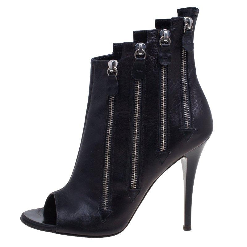 This stunning pair of boots from Giuseppe Zanotti are detailed with zipper trims. Crafted from black leather they feature a peep toe and stiletto heel. The boots are secured by a zip fastening on the side. Complete the look with leather pants and