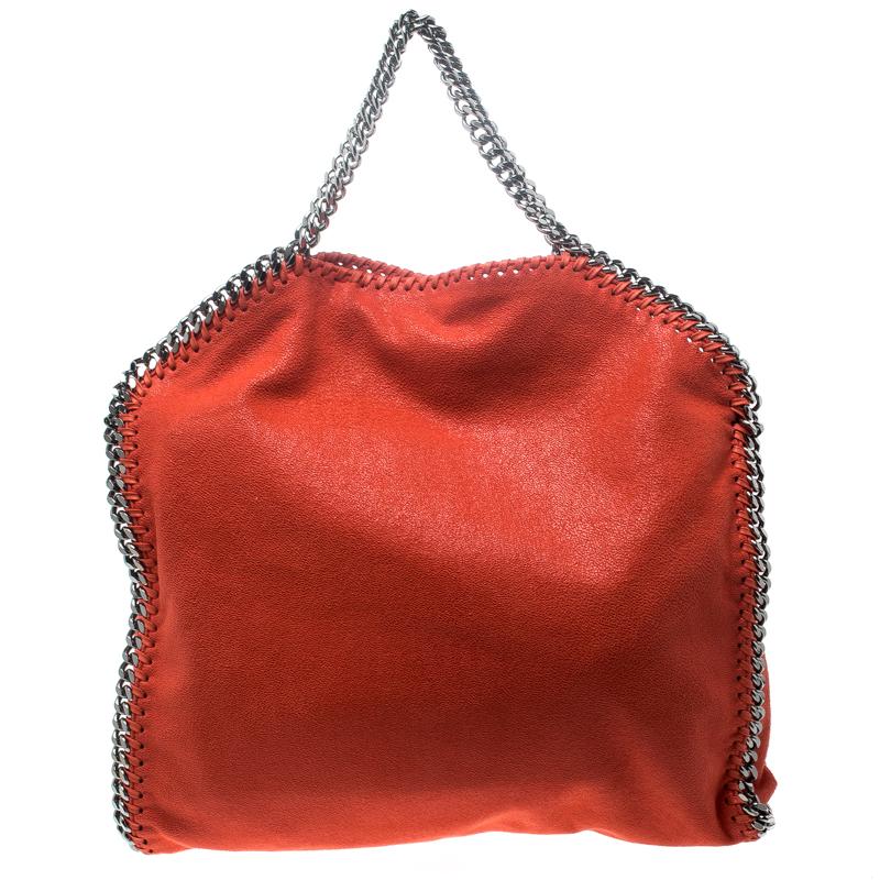 Stella McCartney is known for her chic designs and this Falabella tote perfectly embodies this trait. Crafted in Italy from coral faux leather with a fabric interior, this bag has a beautiful exterior and black tone chain details at its contours and