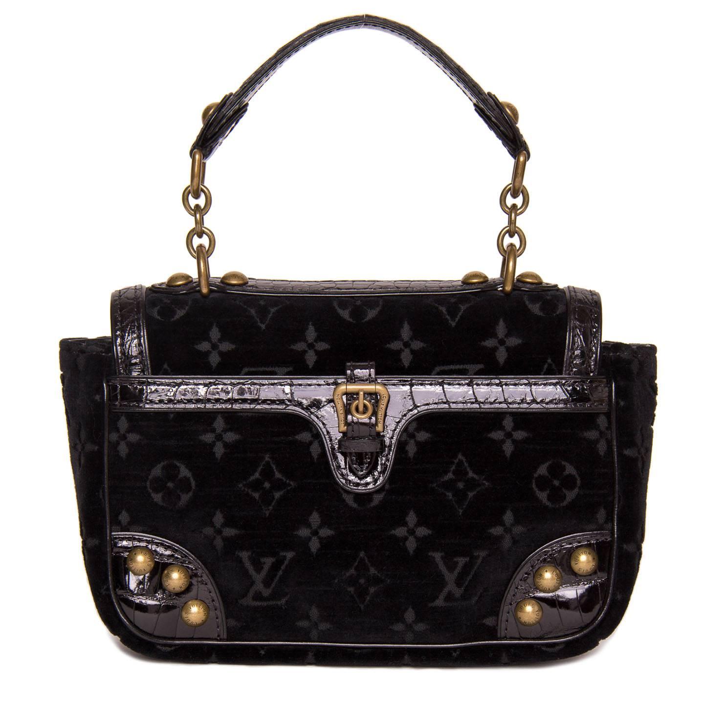 Black velvet evening bag embossed with LV logo and sheeny crocodile accents. The closure is in brass as well as the round studs, the eyelets and the chain detail of the holding strap. Made in France.

Size  H 5