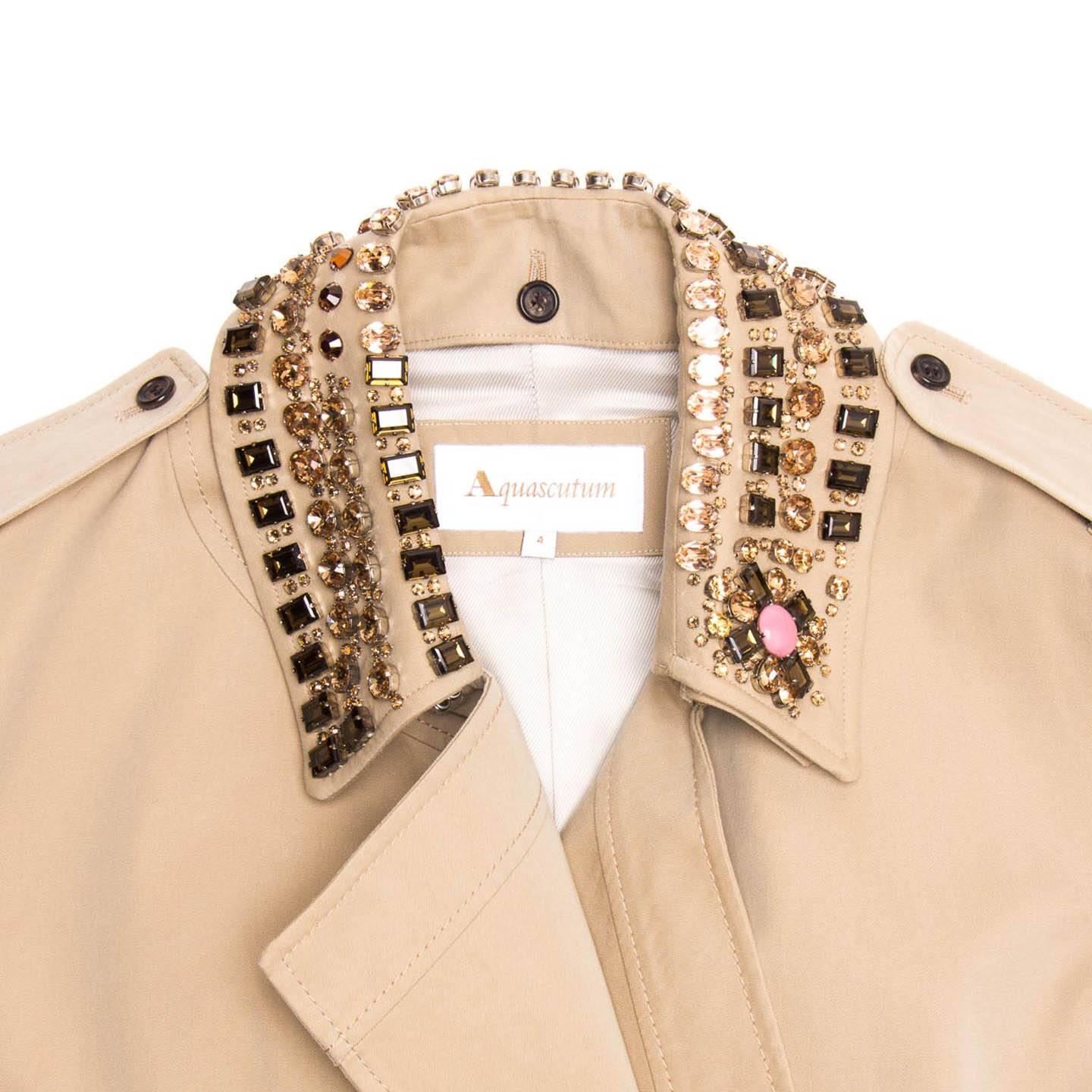 Aquascutum Khaki Jewel Collar Trench Coat In New Condition For Sale In Brooklyn, NY